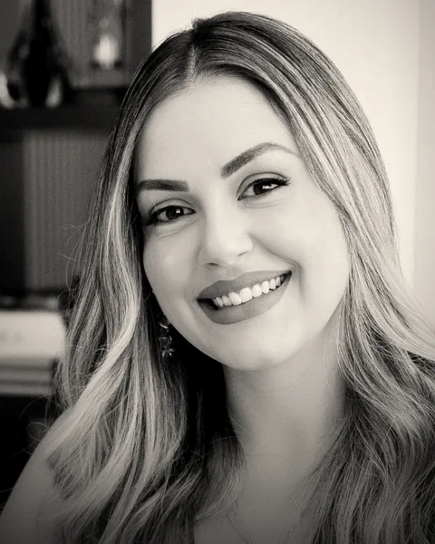 Dra. Giulliane Ferraz.
